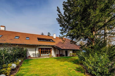 Роскошный особняк с садом сдается в аренду наполовину