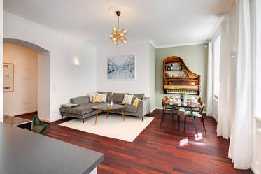 Элегантная старинная квартира в престижном районе