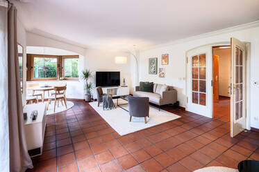 Двухквартирный дом с прямым выходом к озеру