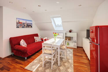 Neu eingerichtete Einliegerwohnung im Dachgeschoss