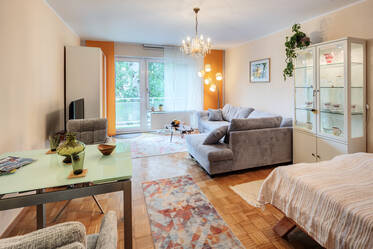 Neu eingerichtetes Apartment mit Balkon in München-Solln