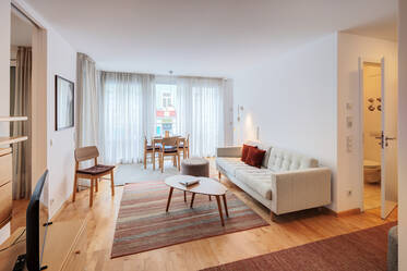 Glockenbachviertel: Светлая двухкомнатная квартира с балконом