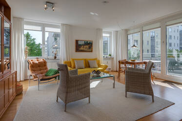 Очень уютная и солнечная трёхкомнатная квартира в престижном районе